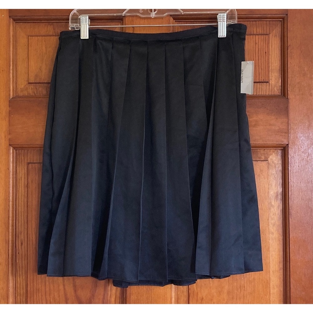 Old Navy Womens 8 Black Pleated Satin Finish A-Line Skirt School‎ Girl Academia